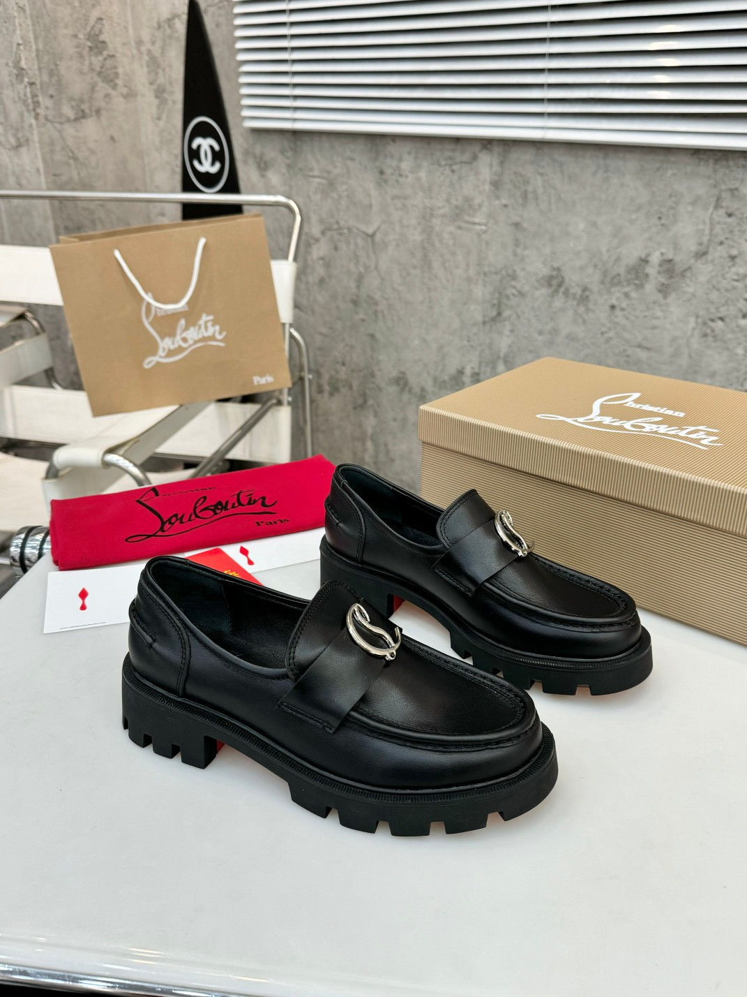 UA Chr1st1an Louboutin(CL) logo design,the latest runway version of the red-soled shoes