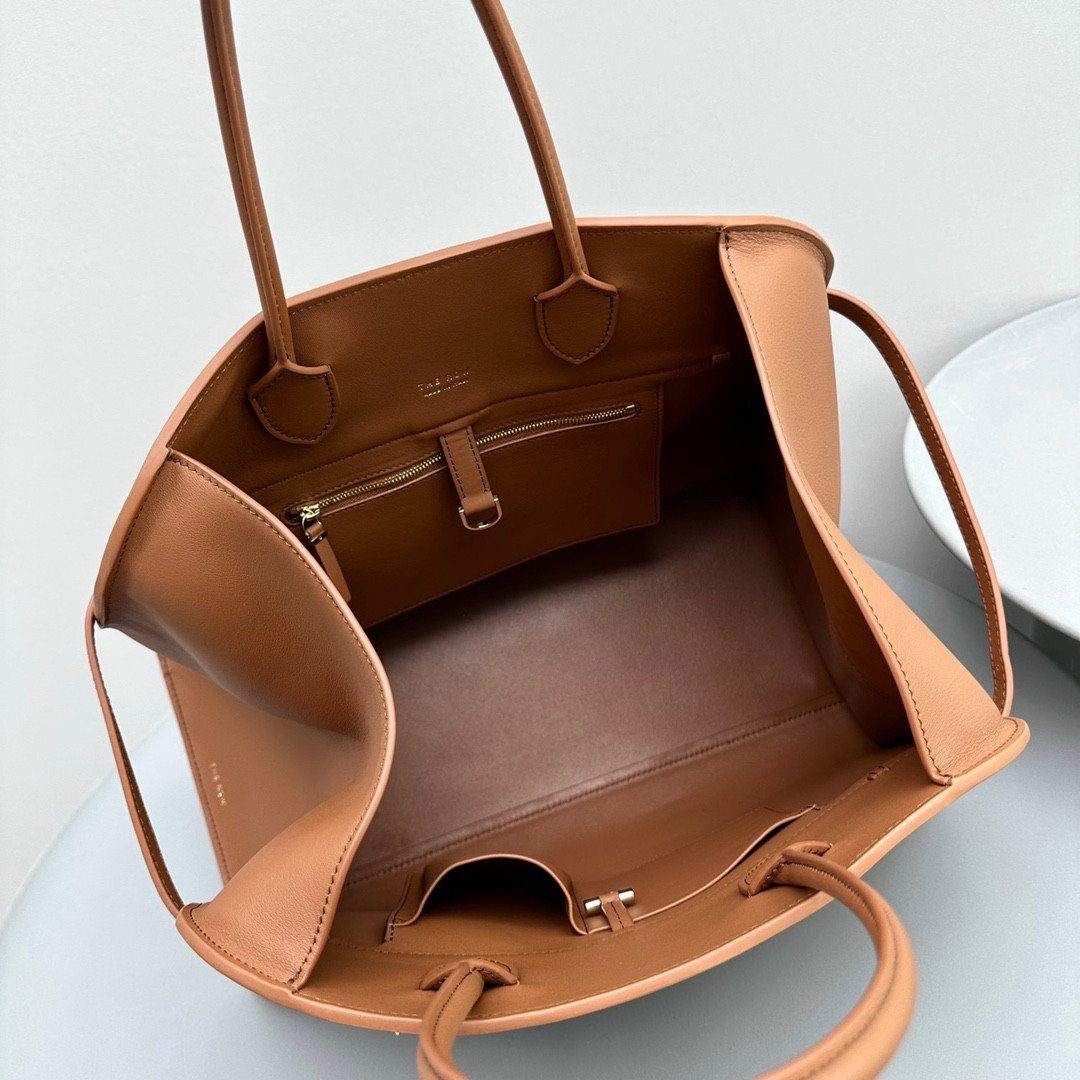 The R0w Margaux belt 15 38.5x16x30cm