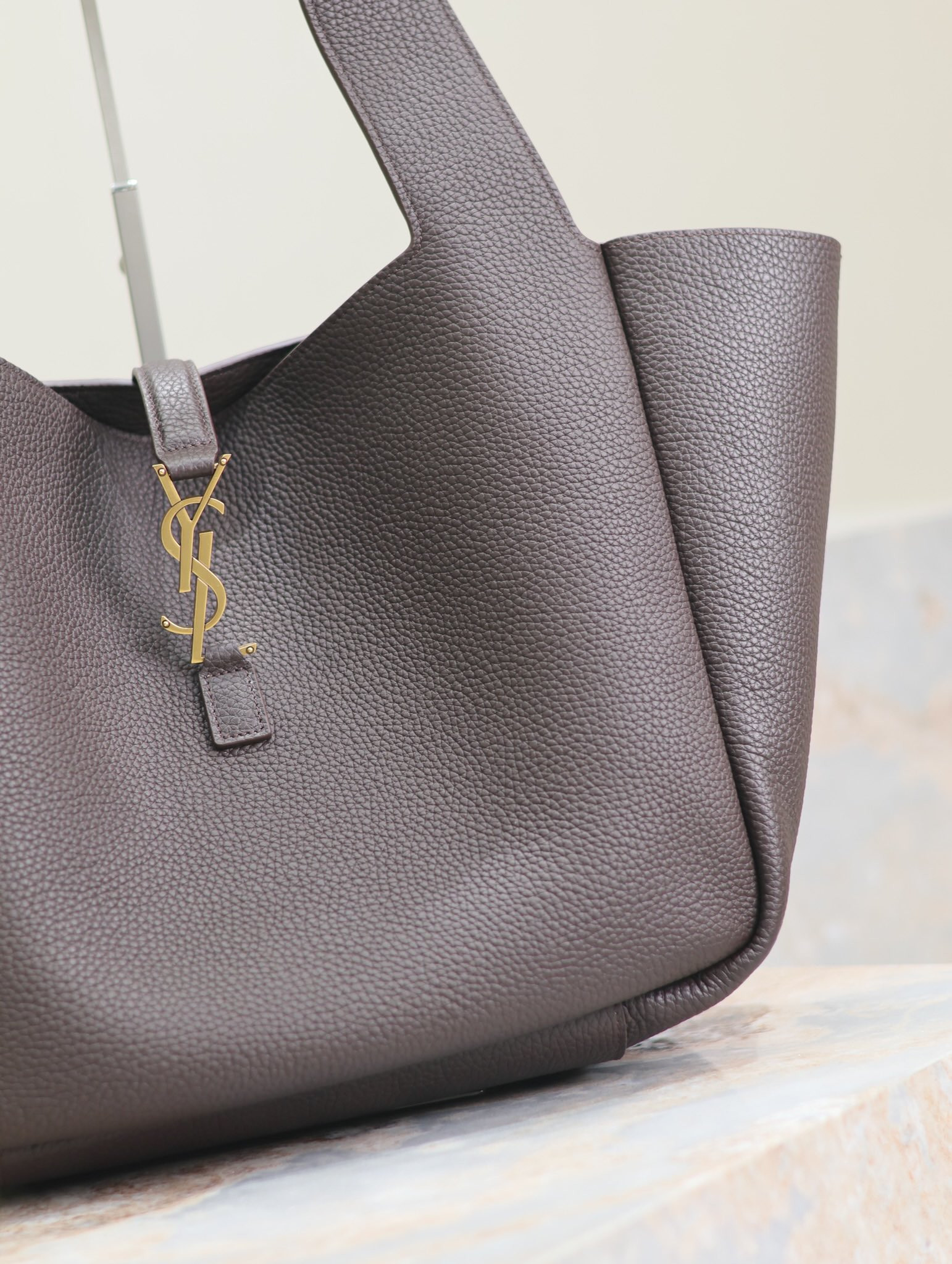 Y51 LE 5 À 7 BEA in grained leather 50×28×18cm