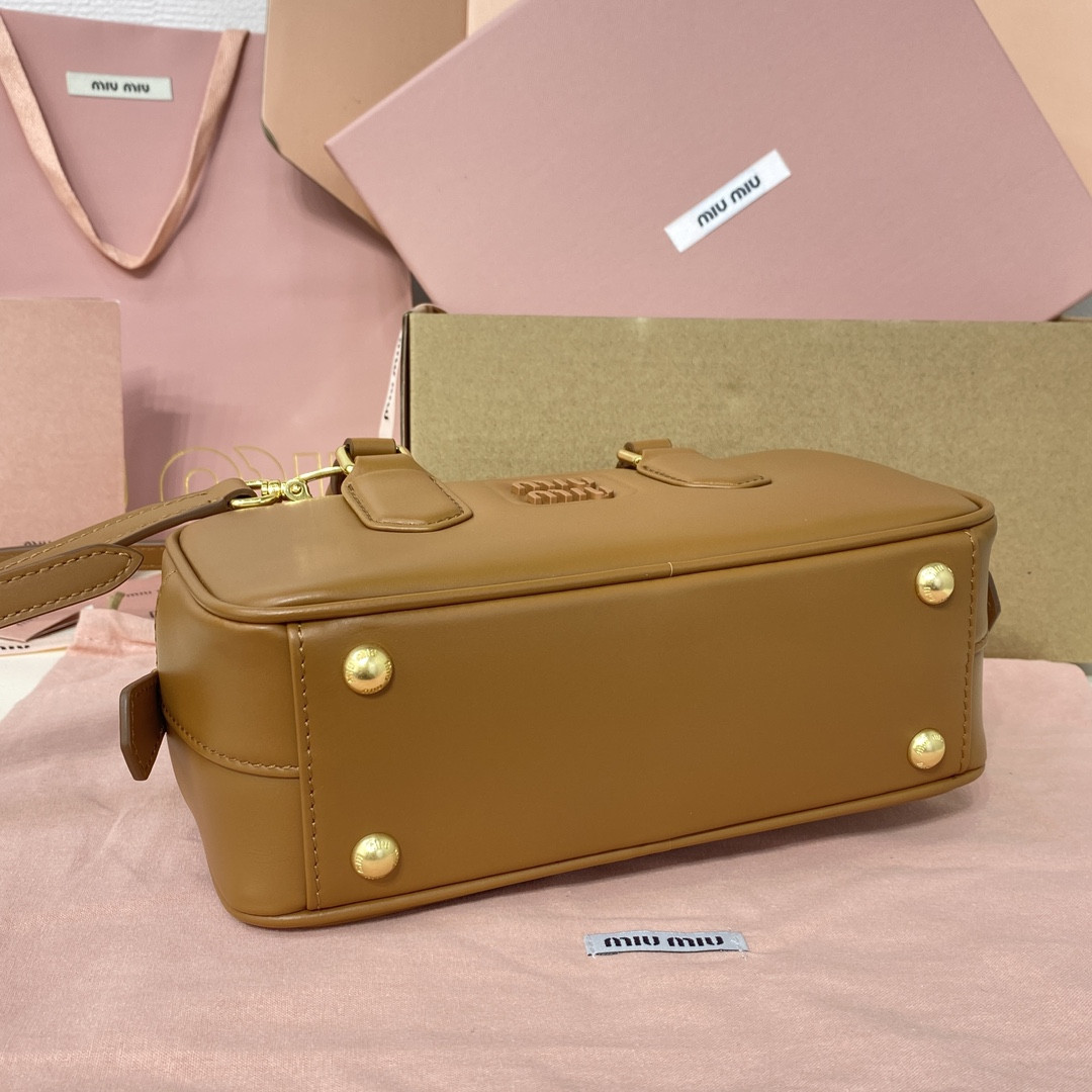 M1v M1v arcadie leather bag 10.5x22x7.5cm