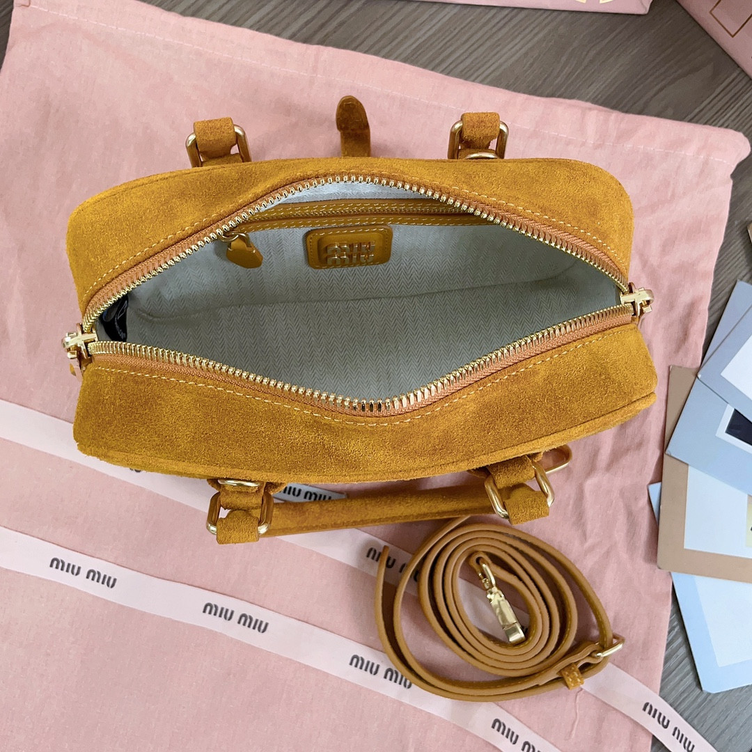 M1v M1v arcadie padded suede top-handle bag 22x10.5x7.5cm