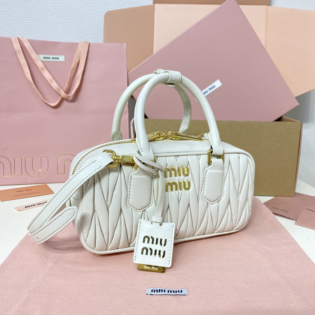 M1v M1v arcadie matelassé nappa leather bag 22x10.5x7.5cm