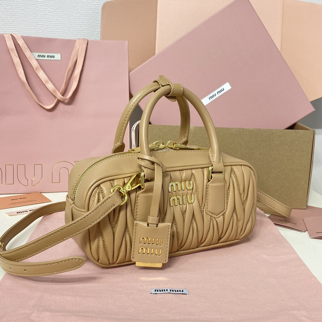M1v M1v arcadie matelassé nappa leather bag 22x10.5x7.5cm