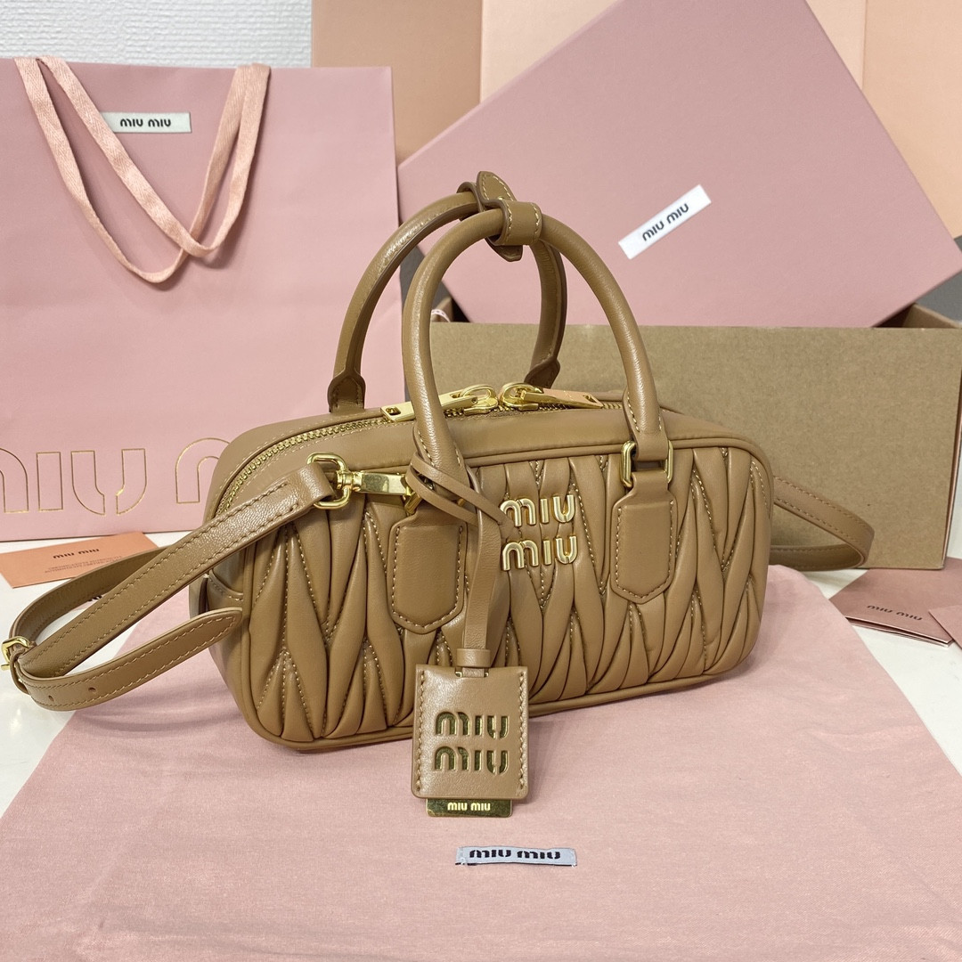 M1v M1v arcadie matelassé nappa leather bag 22x10.5x7.5cm