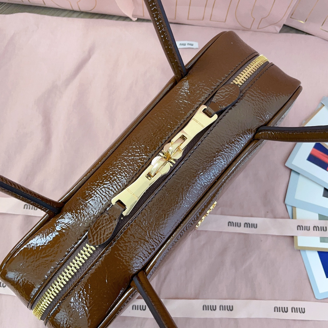 M1v M1v beau naplak patent leather bag 12x27x8cm