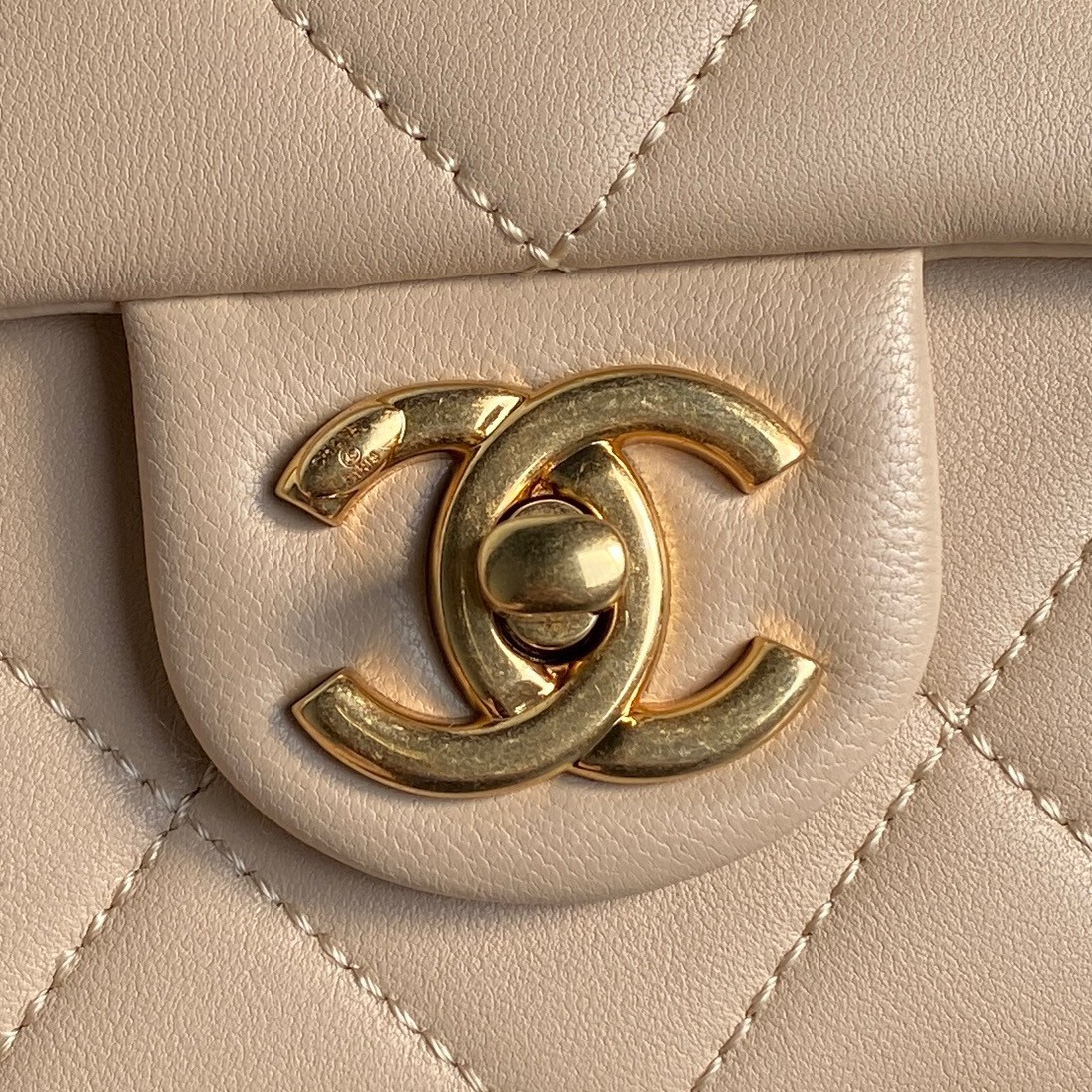 Ch**el FALL-WINTER 2024-25 SMALL FLAP BAG 13x21x7cm