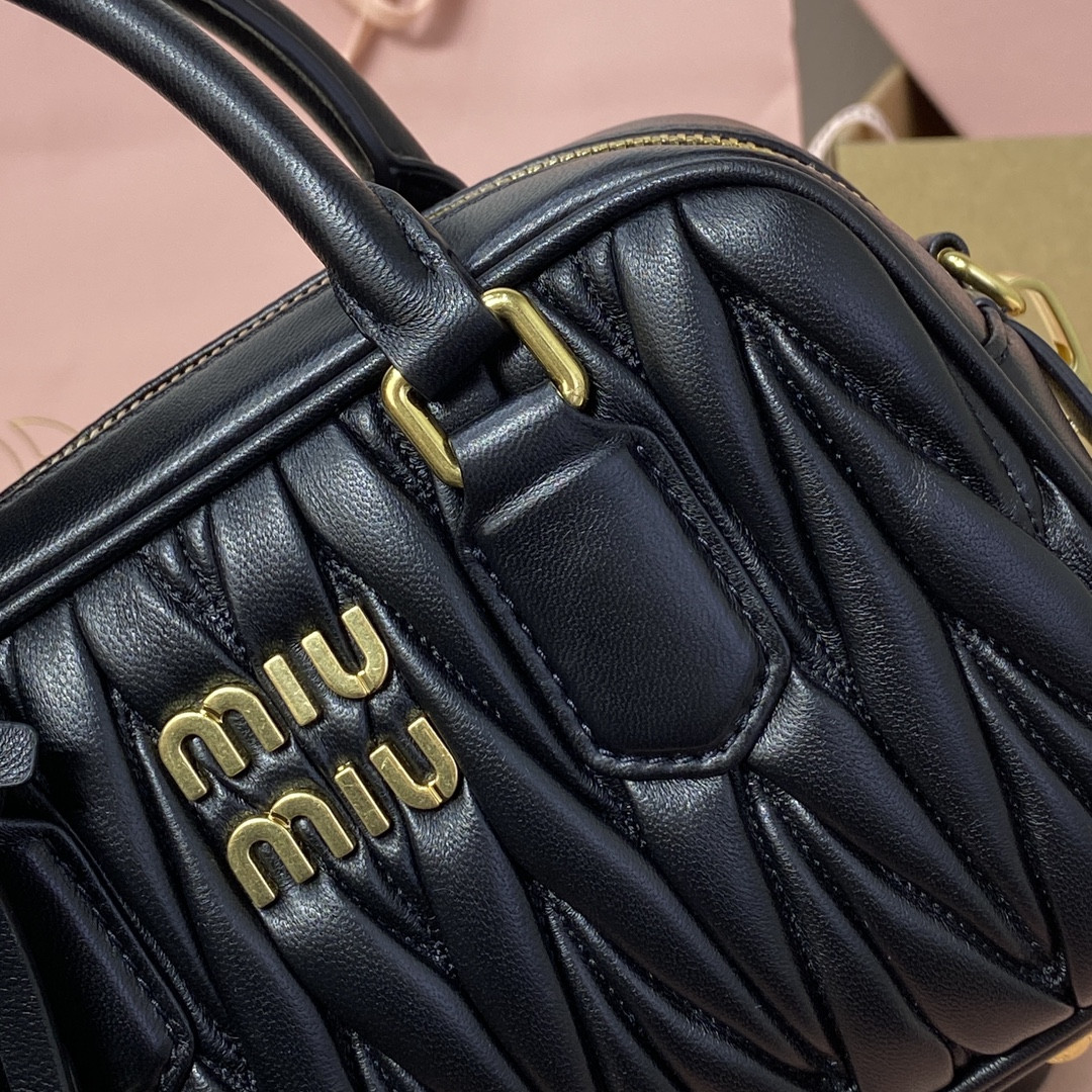 M1v M1v arcadie matelassé nappa leather bag 13x19x6cm
