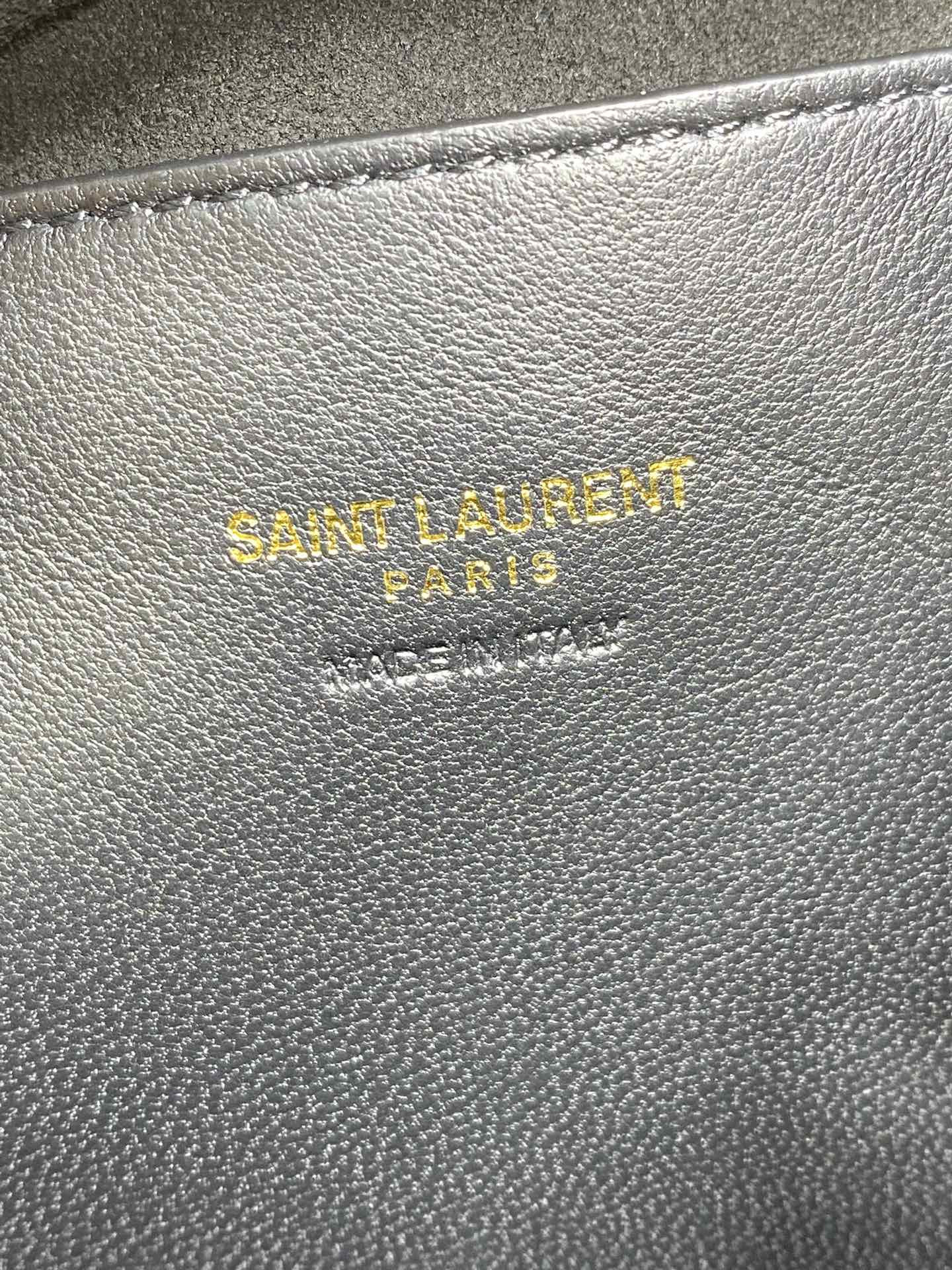 Y51 PARIS VII pochon in lambskin 24X30X12cm