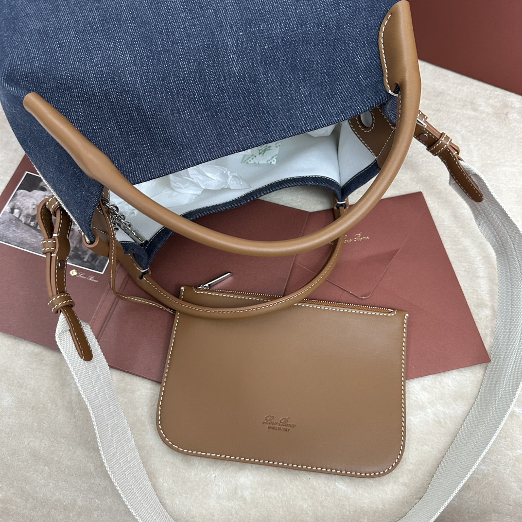 L0r0 P1ana Large Bale Cotton bag 24x20x27cm
