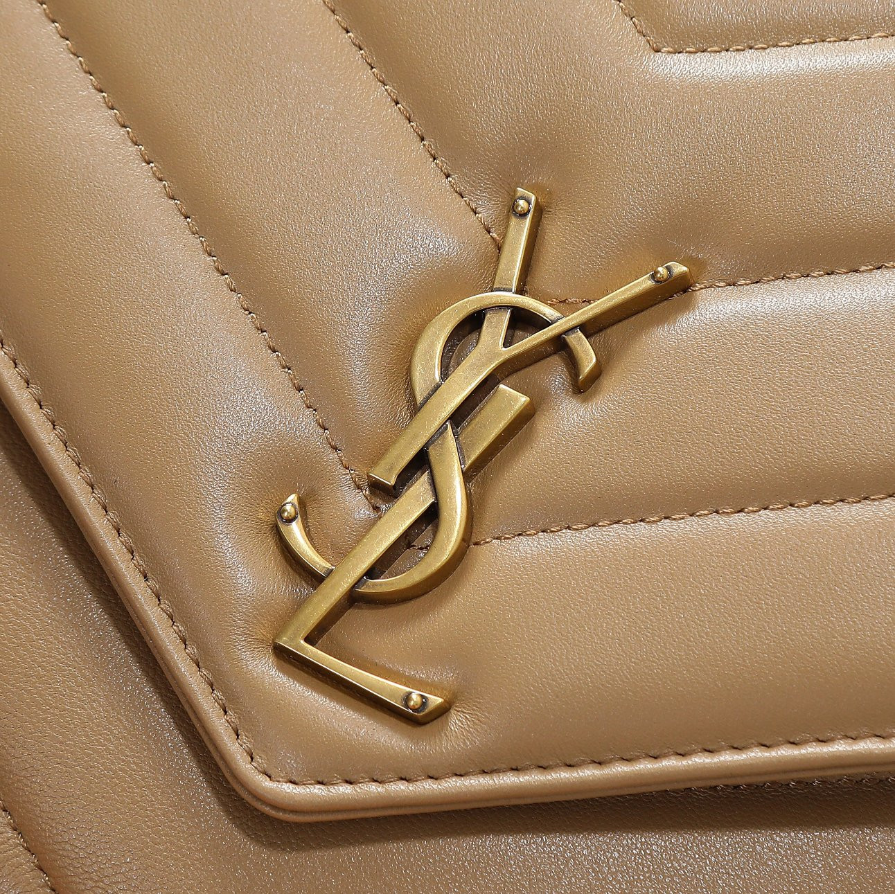 Y51 LOULOU medium in MATELASSÉ lambskin 29x17x8cm