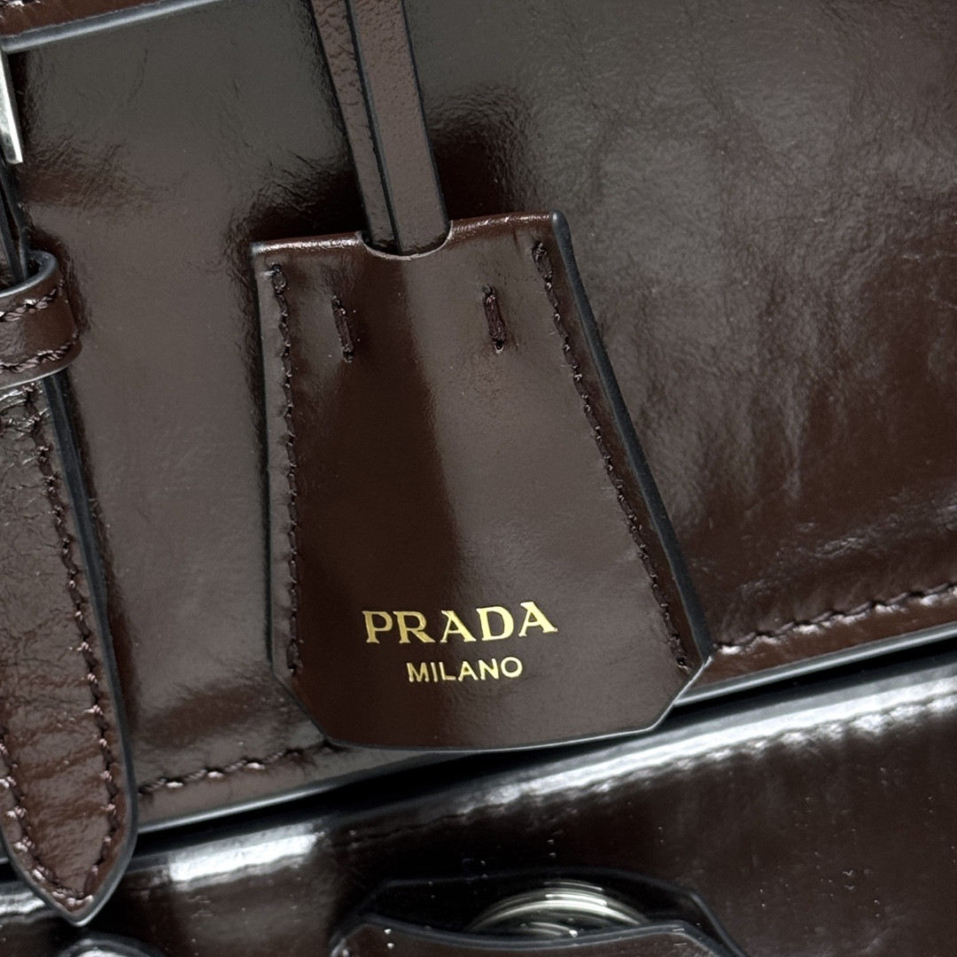 Pra*a Medium Leather Handbag 32x16.5x10cm