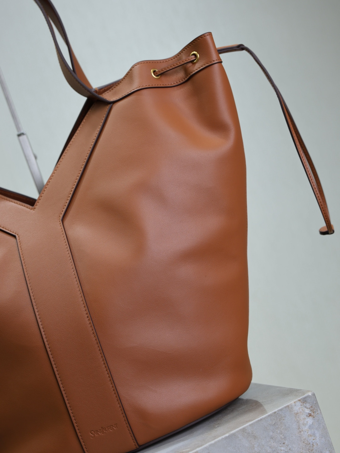 Y51 Y Large Hobo (Leather) 35 x 25 x 15 cm