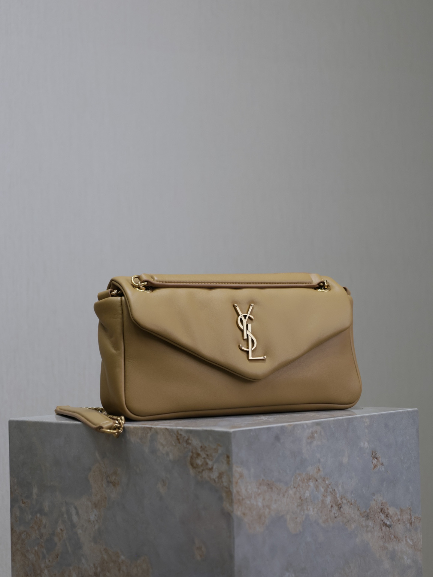 Y51 CALYPSO small in plunged lambskin 26x14x7cm