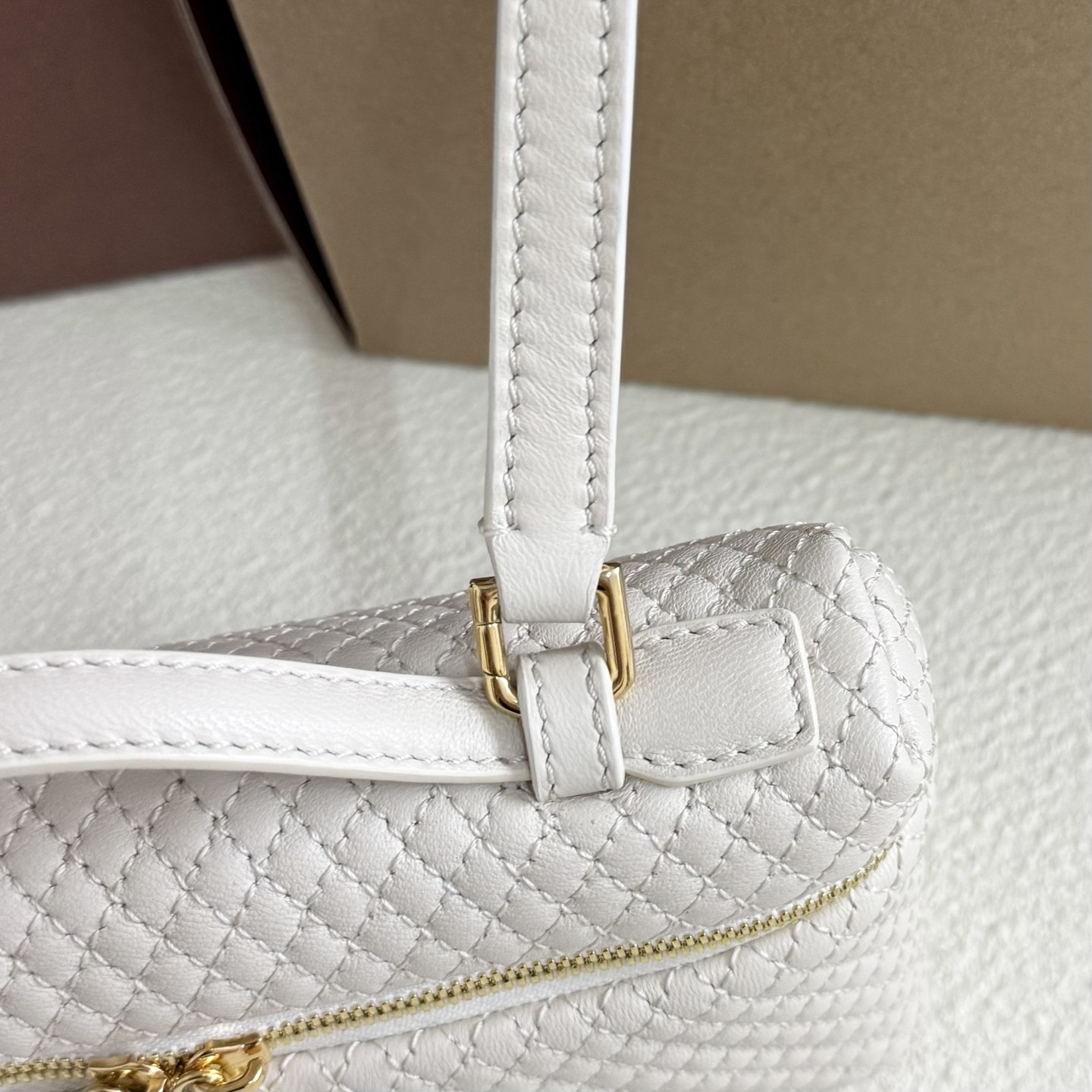 L0r0 P1ana Extra Pocket L19 Lambskin 19x11.5x7cm