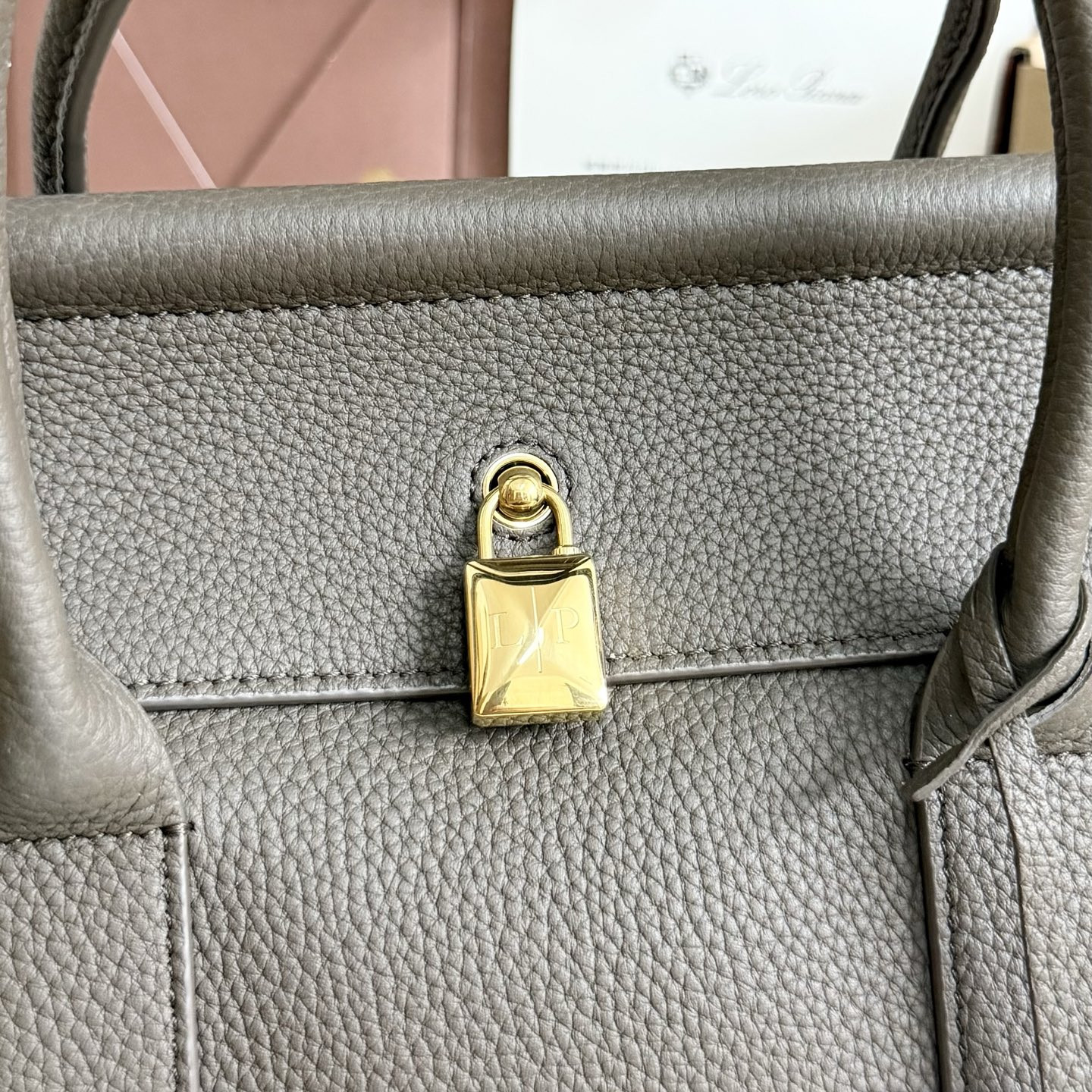 L0r0 P1ana Loom L25 Calfskin 25x18x12.5cm