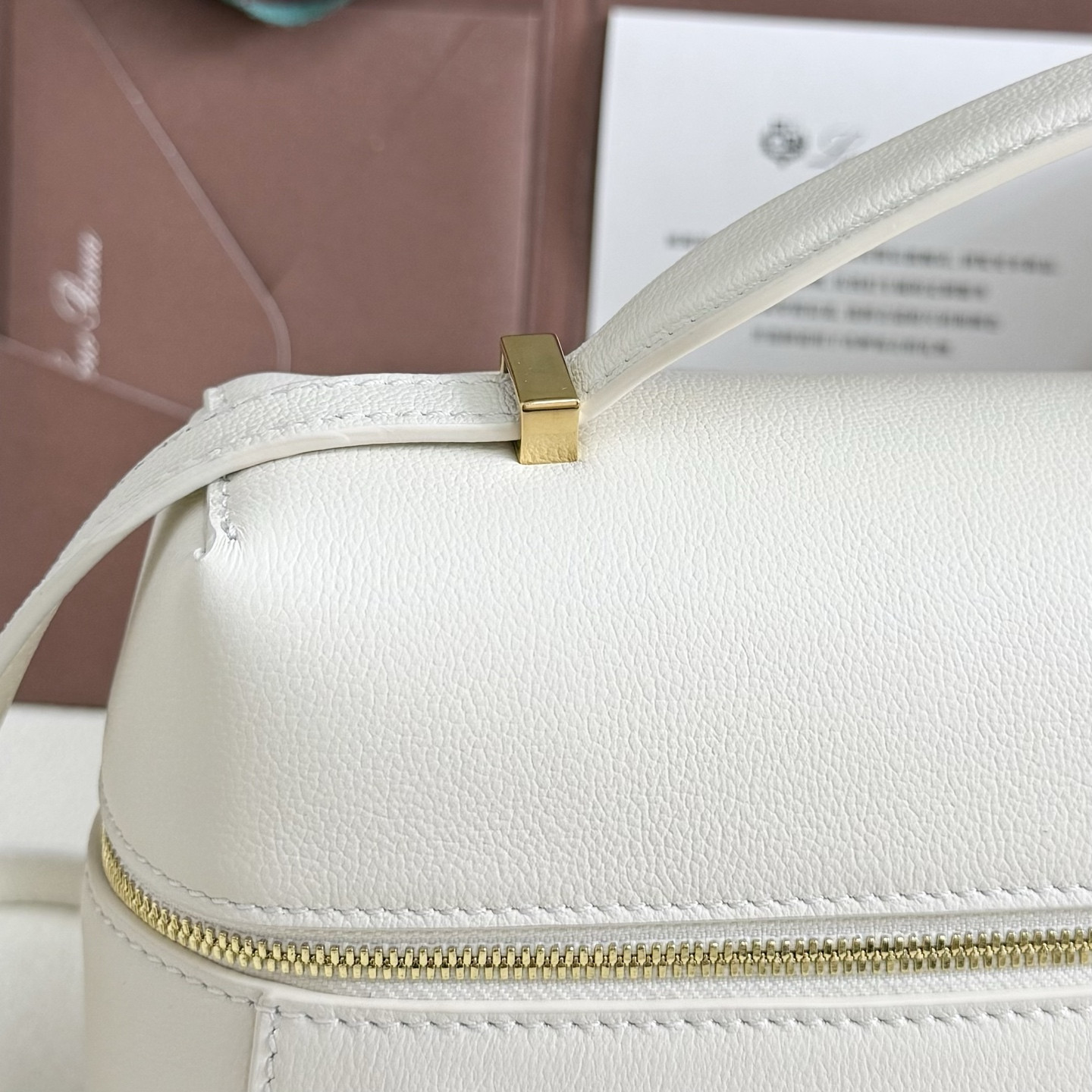 L0r0 P1ana Extra Pocket L27 Calfskin 16x27x10cm