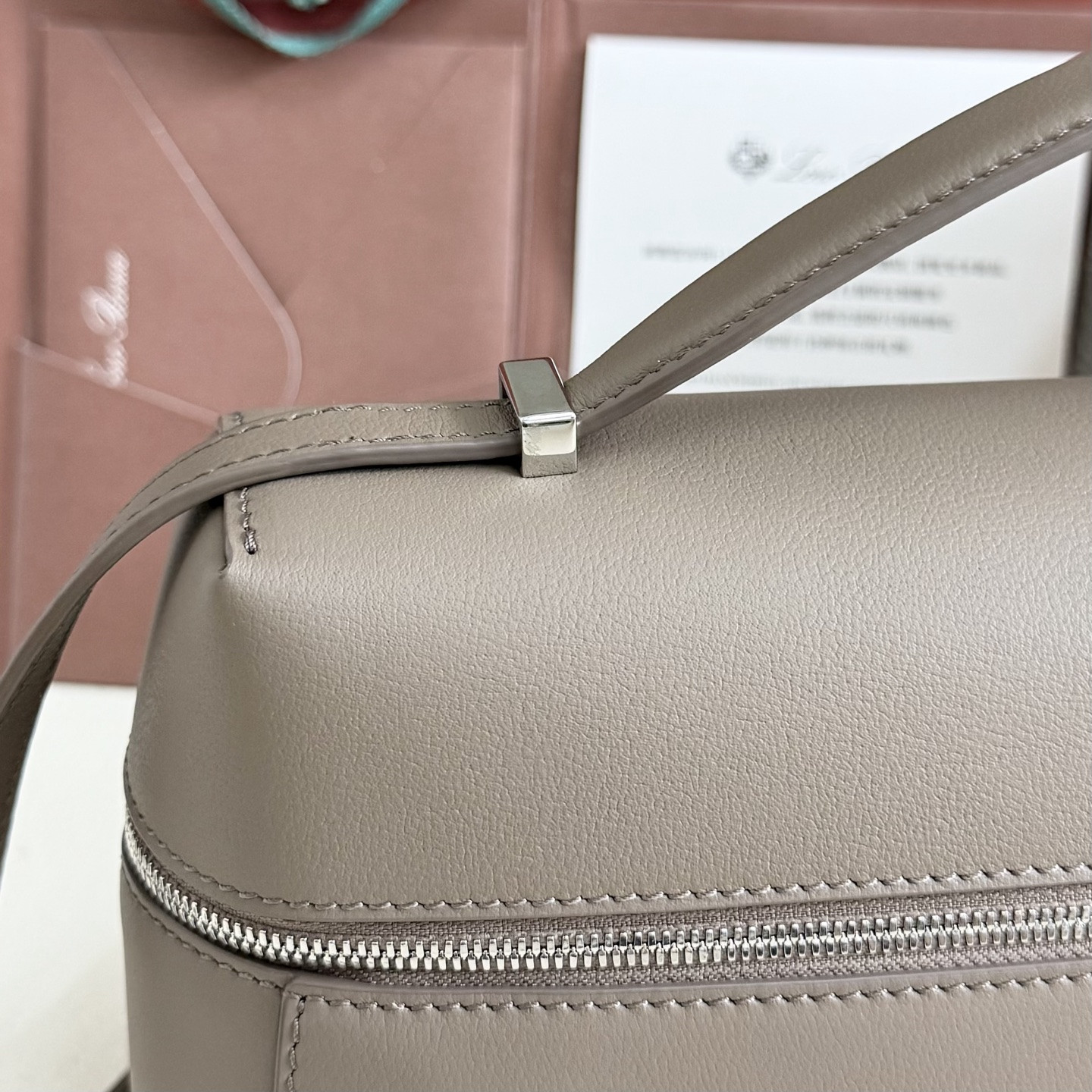 L0r0 P1ana Extra Pocket L27 Calfskin 16x27x10cm