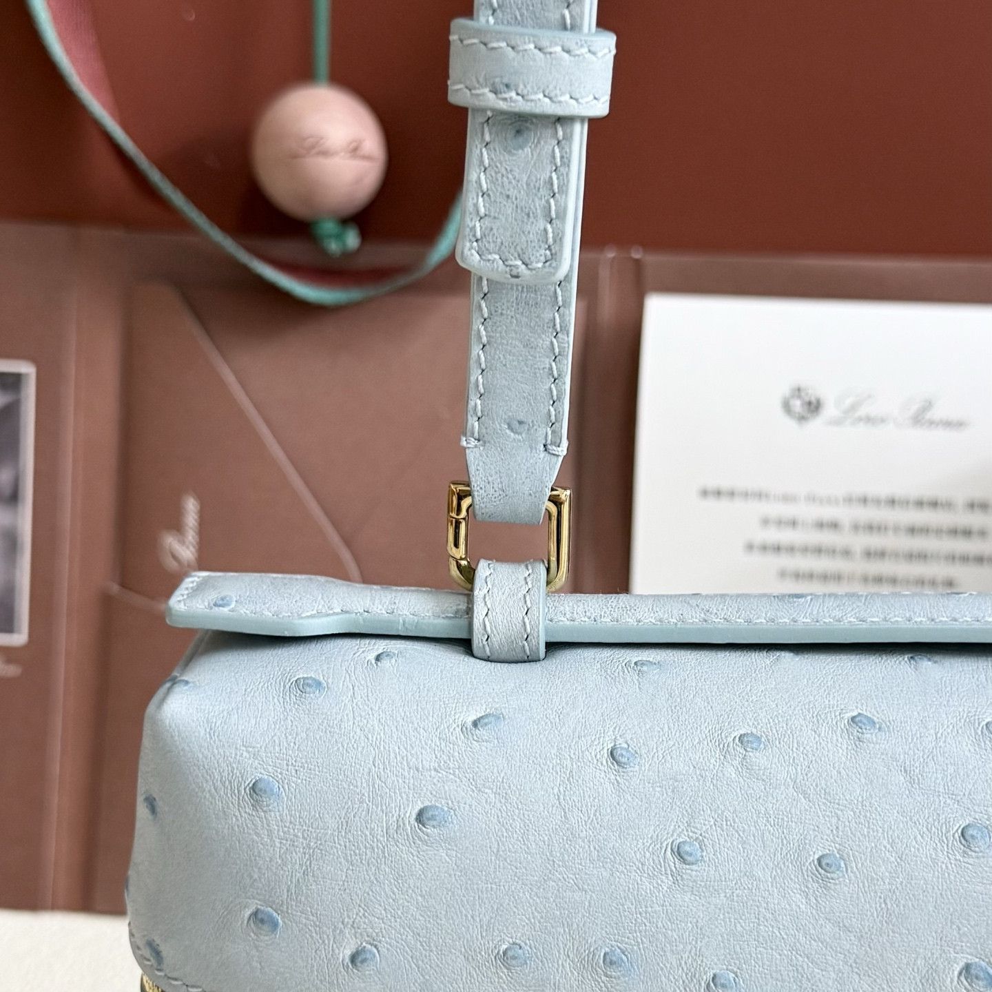 L0r0 P1ana Extra Pocket L27 Ostrich-grained Leather 16x27x10cm