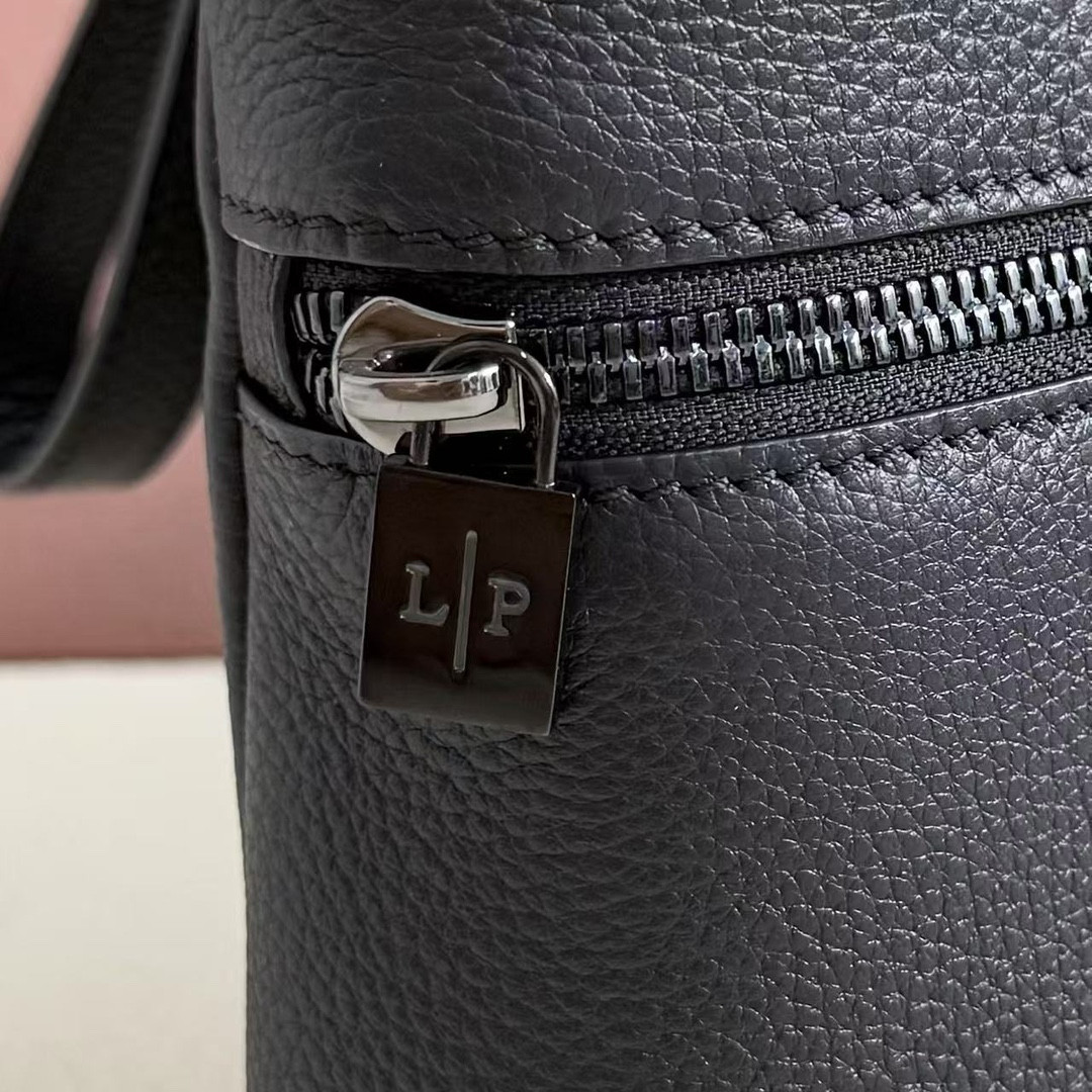 L0r0 P1ana Extra pouch L29 29x18x5cm