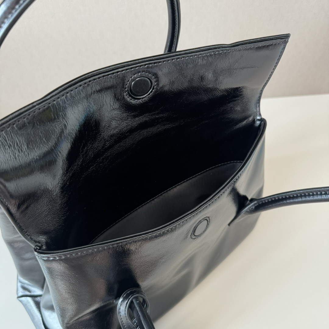 M1v M1v solitaire shiny leather bag 19.5x28x11cm