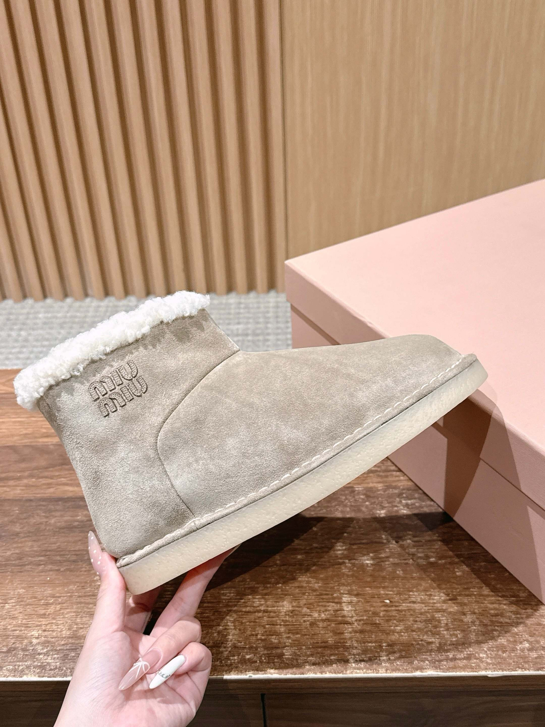 ua M1v M1v suede and shearling booties