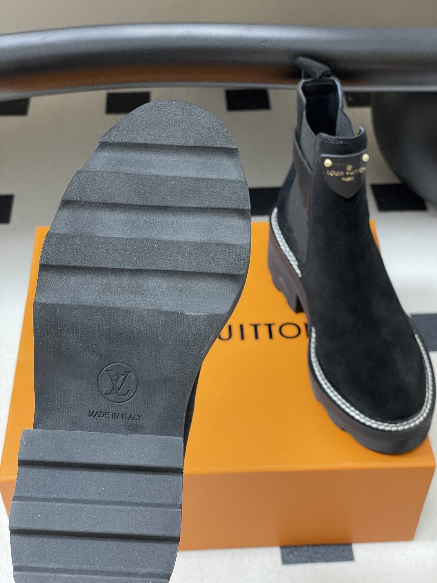 UA LV BEAUBOURG Ankle Boots
