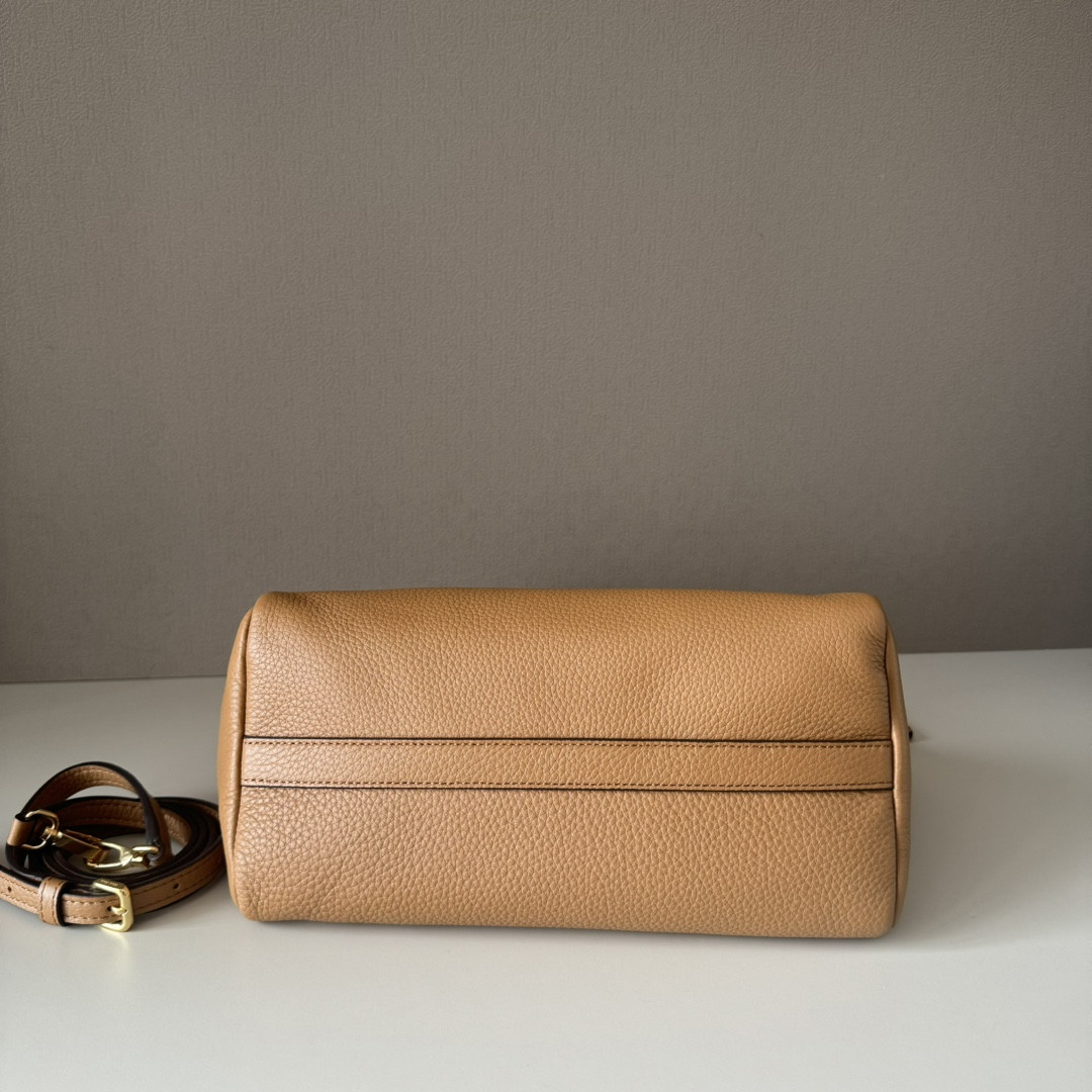 M1v M1v leather handbag 20x25.5x13cm