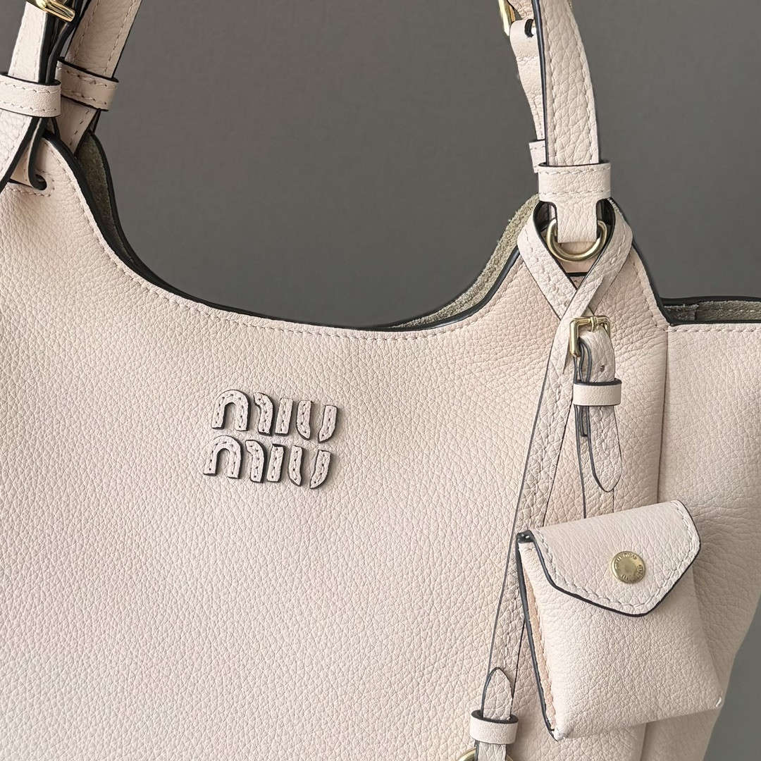 M1v M1v leather handbag 20x25.5x13cm