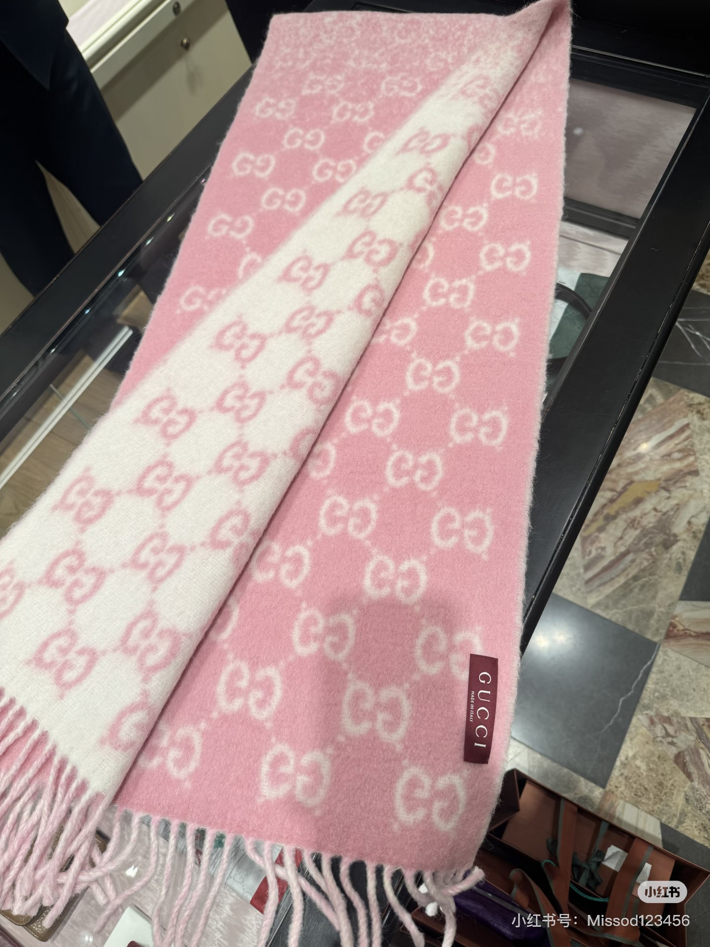 Gvc*1 gradient-colored scarf 200x37cm