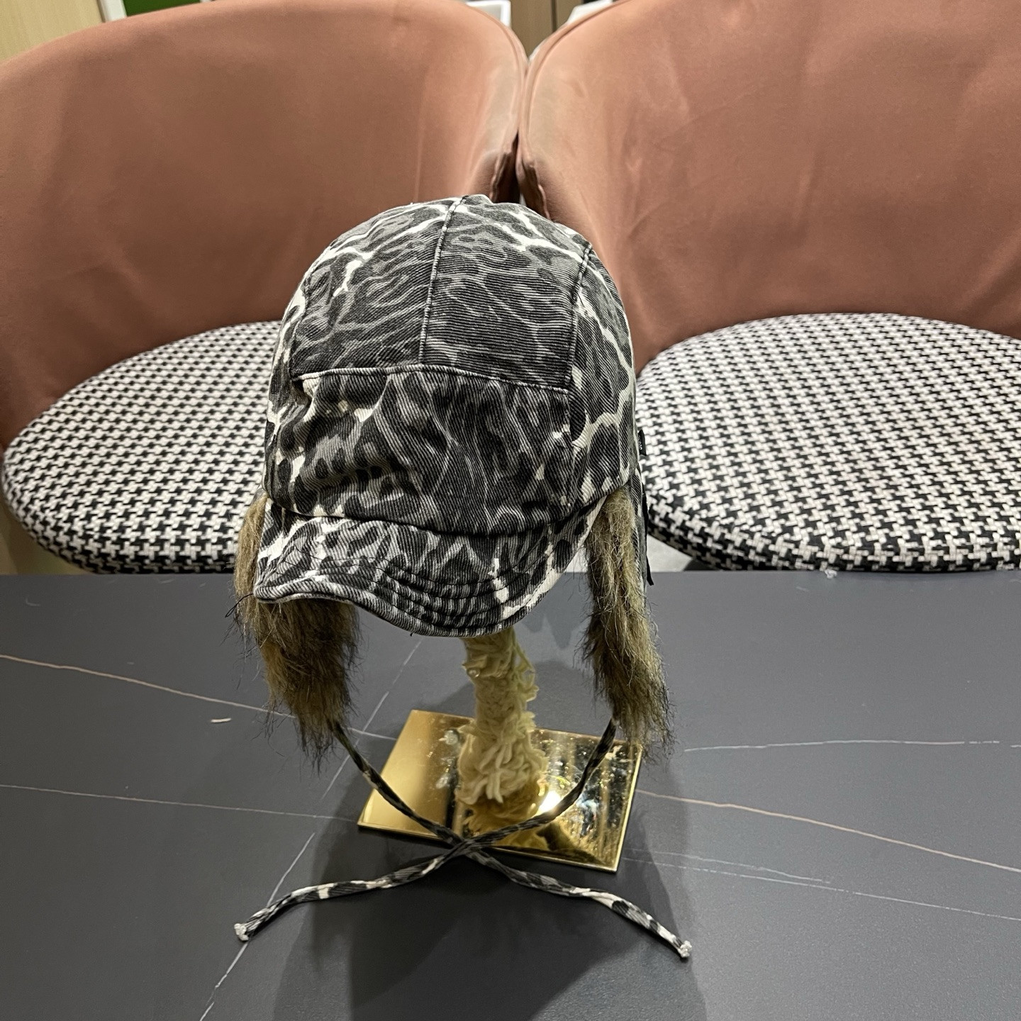 l0vis Vvtt0n trapper hat