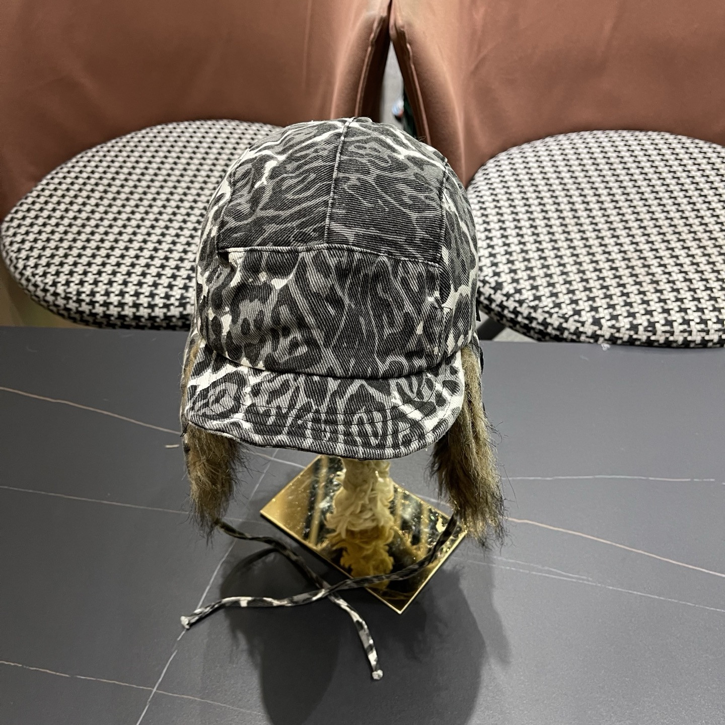 l0vis Vvtt0n trapper hat