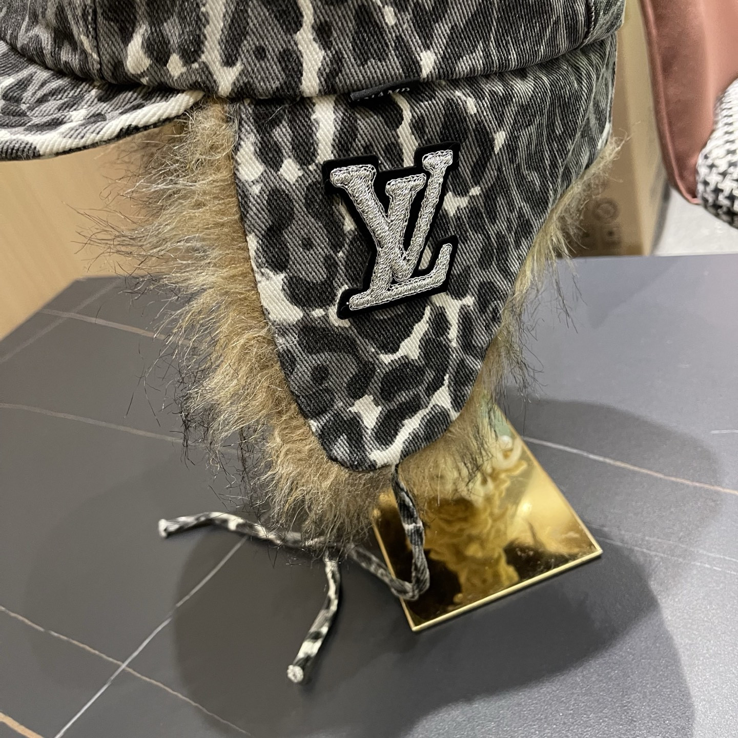 l0vis Vvtt0n trapper hat