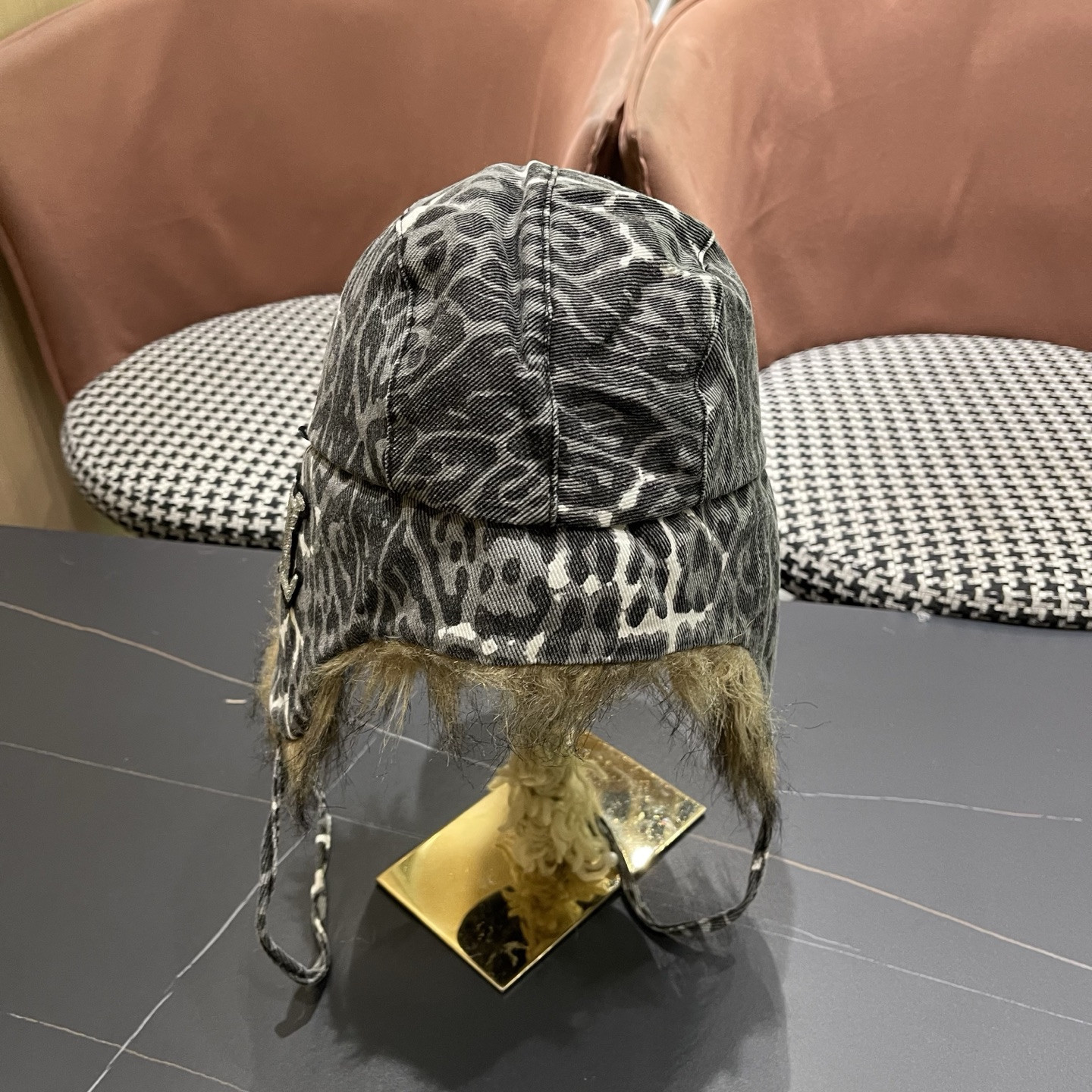 l0vis Vvtt0n trapper hat