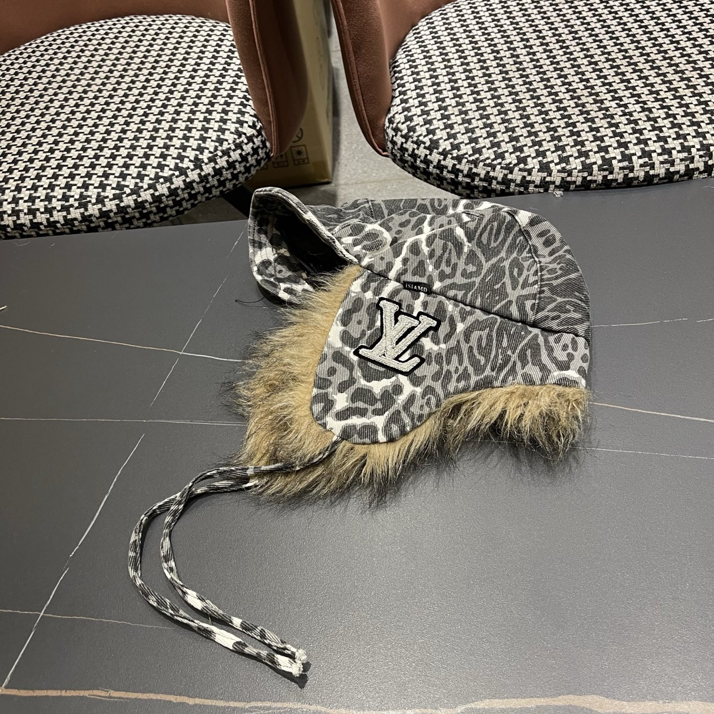 l0vis Vvtt0n trapper hat