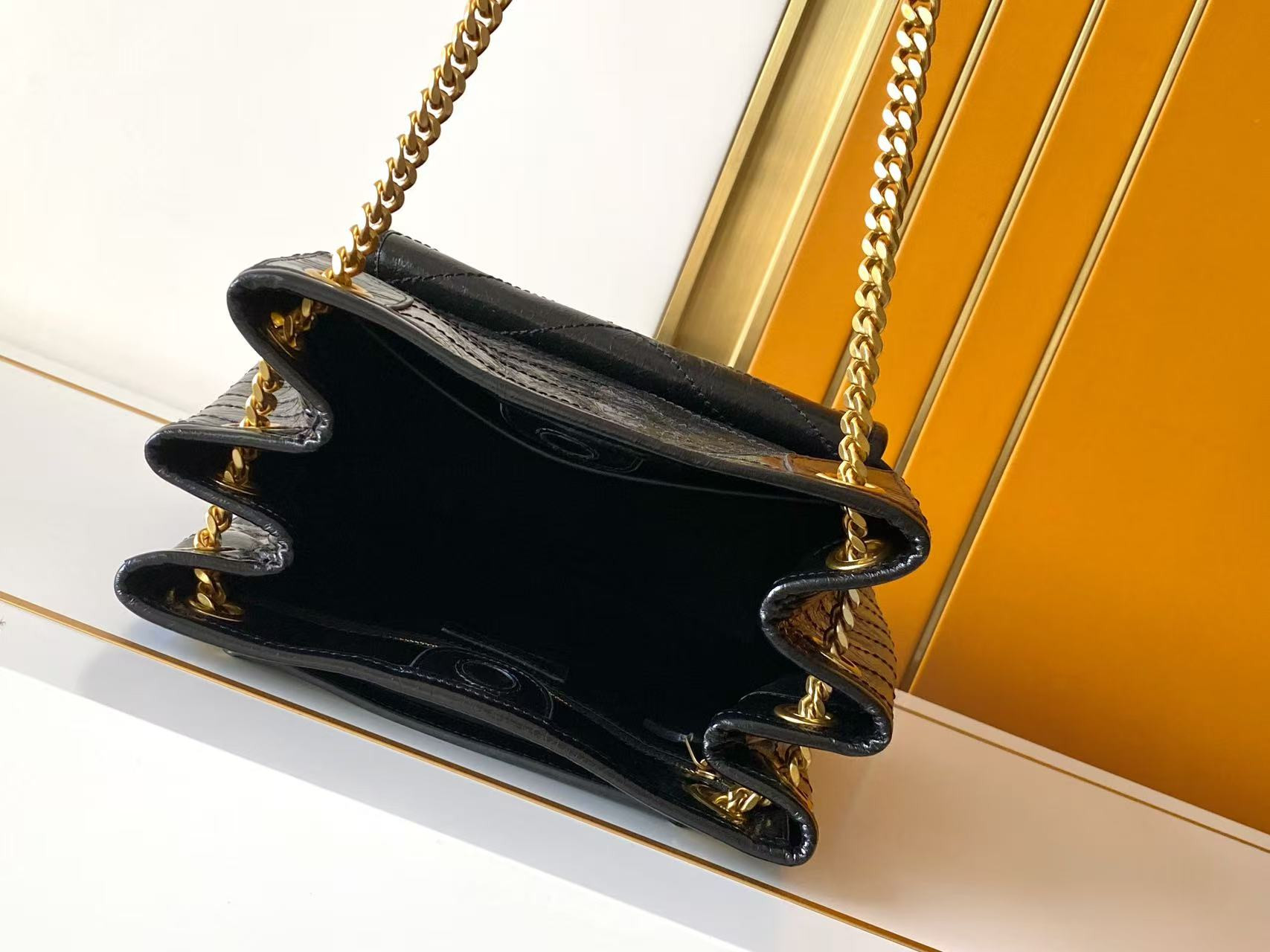 Y51 NIKI Small Shopping in Vintage Leather 25x30x8-12cm