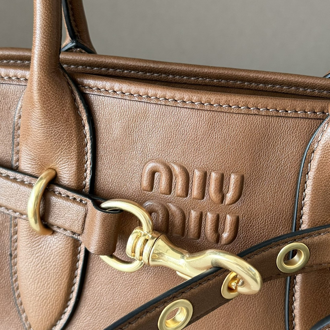 M1v M1v aventure nappa leather handbag 22x30x10cm