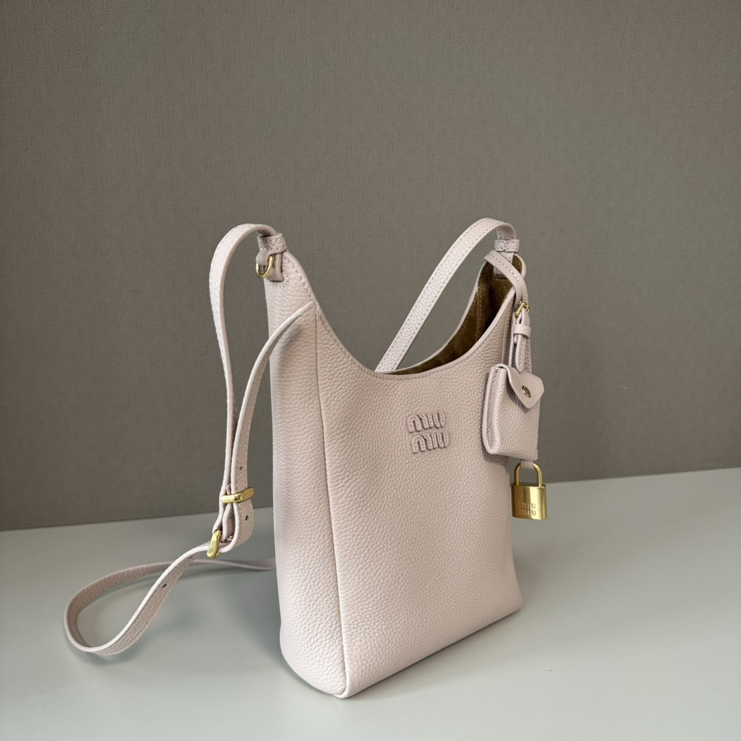 M1v M1v leather bucket bag 18x16x7cm