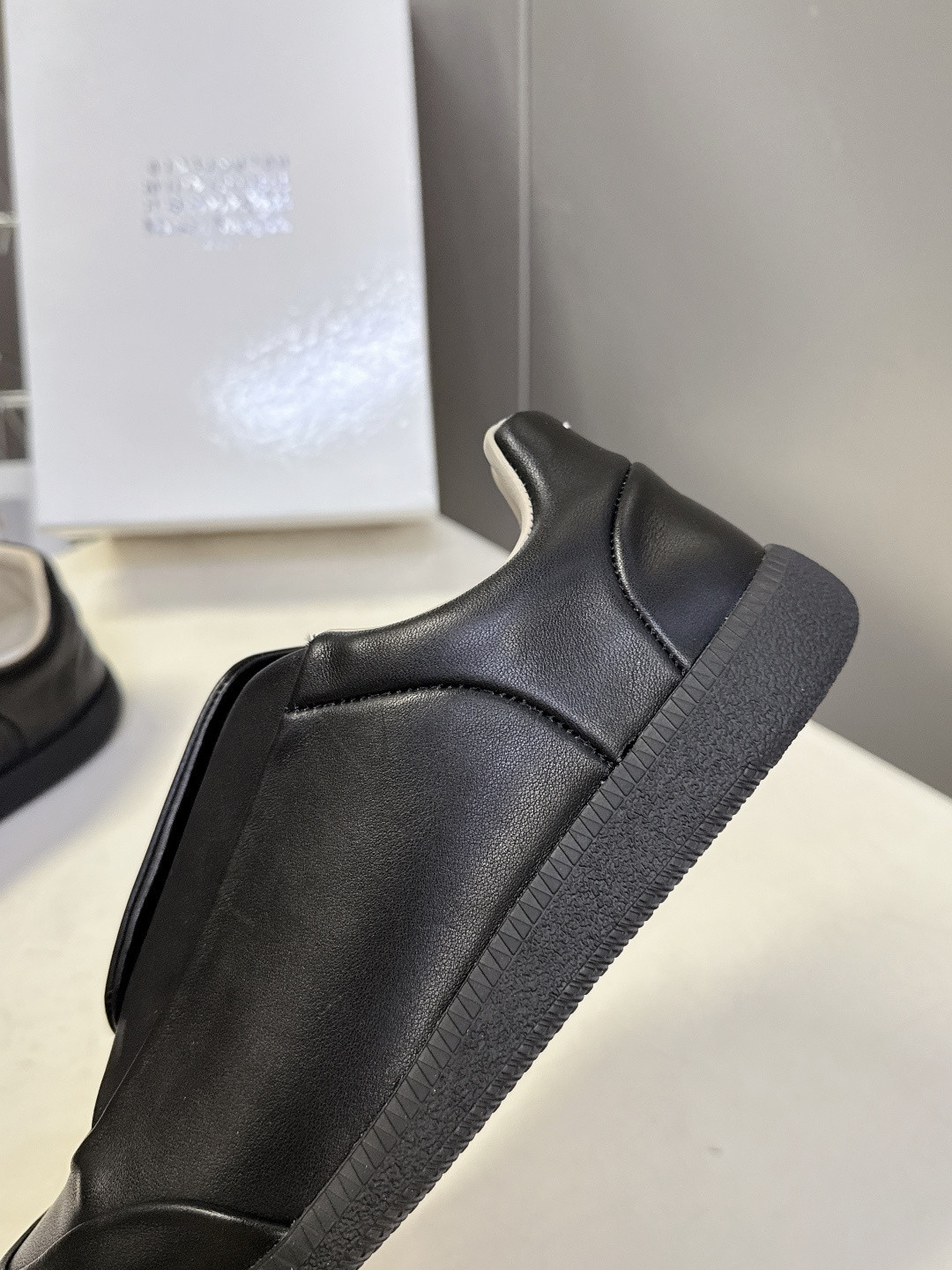 ua ma1s0n Marg*e1a future sneaker