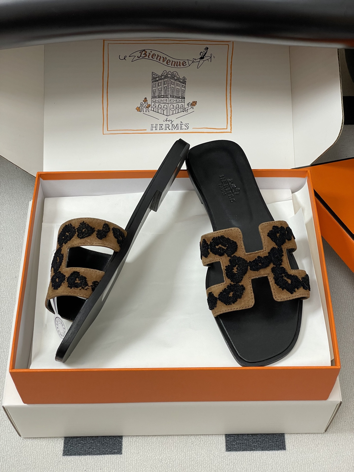 ua H**me5 oran sandal