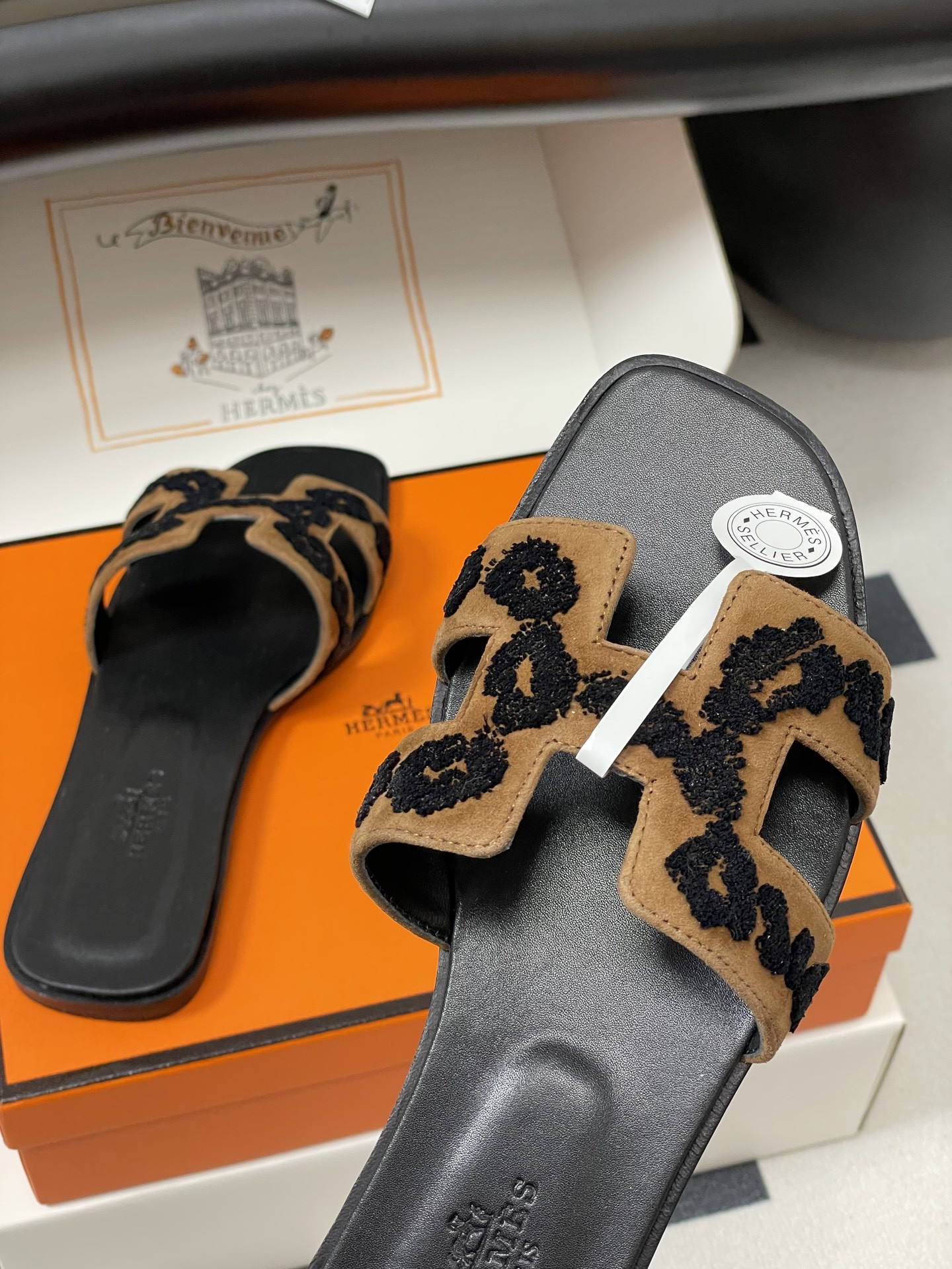 ua H**me5 oran sandal